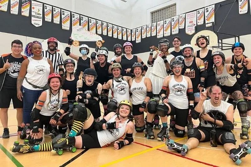 Roller derby Sherbrooke célèbre la Fierté à Sherbrooke